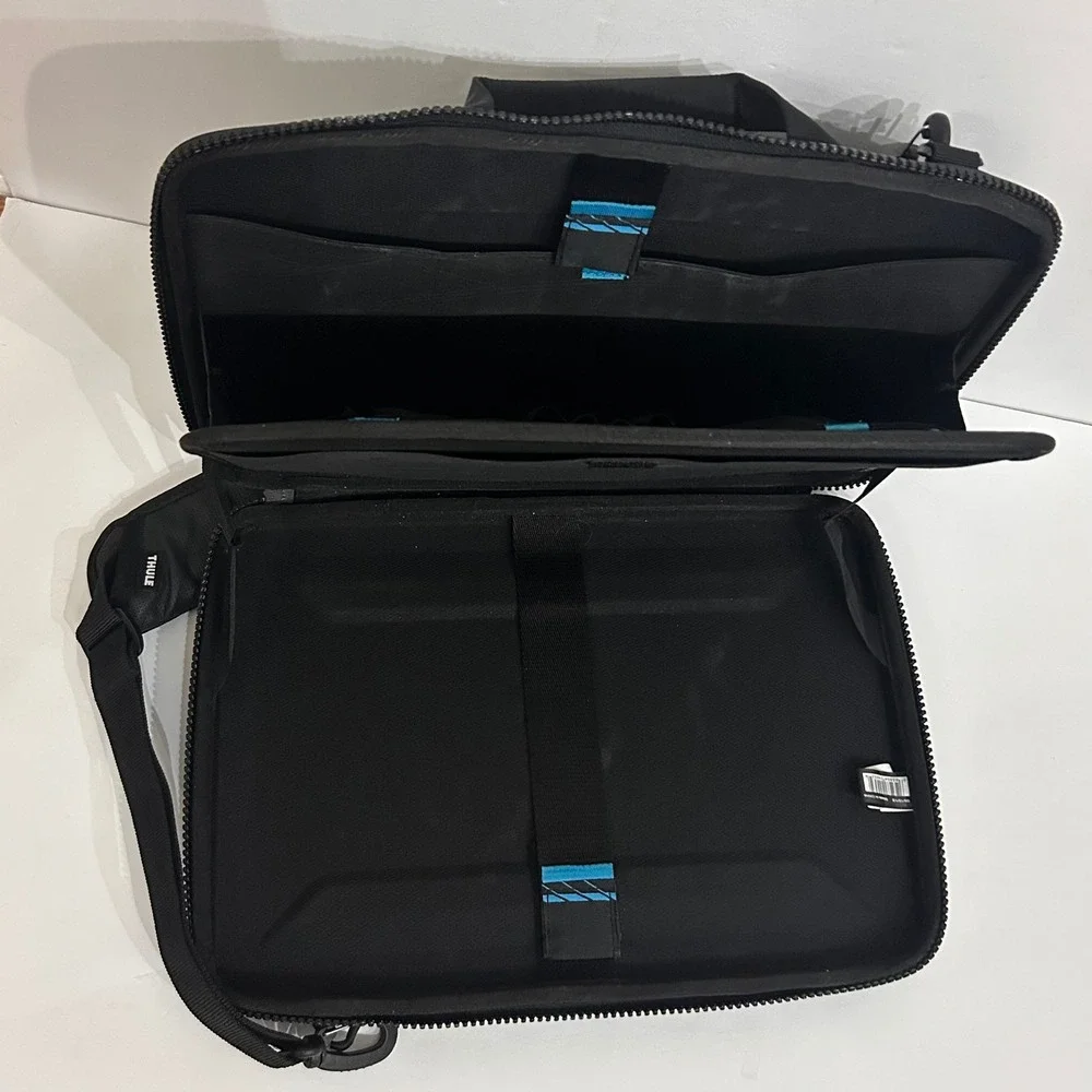 Thule Gauntlet 4.0 MacBook Pro Attache 15 Black Hard Shell Laptop Case TGSE-2357